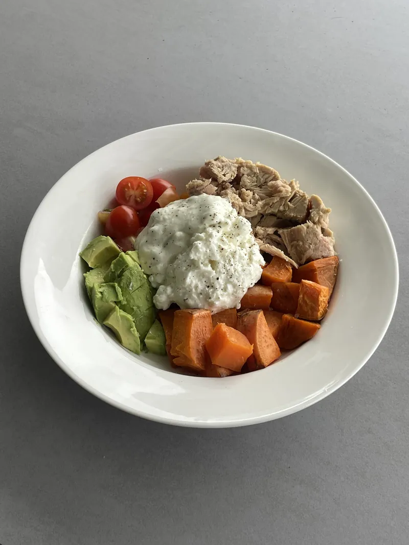 Tuna with roasted sweet potato, avocado, cherry tomatoes and cottage cheese